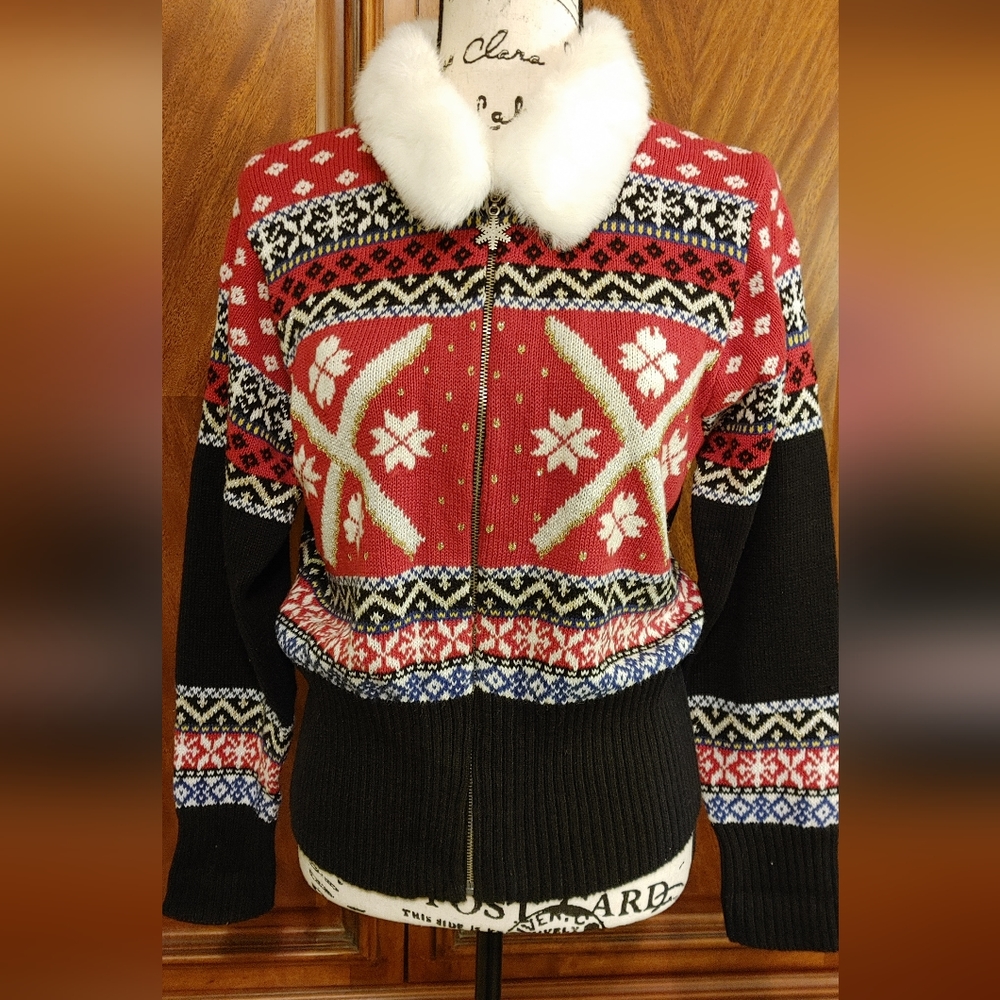 Marisa Canvas red, black, and white winter pattern sweater w/ faux fur collar, L